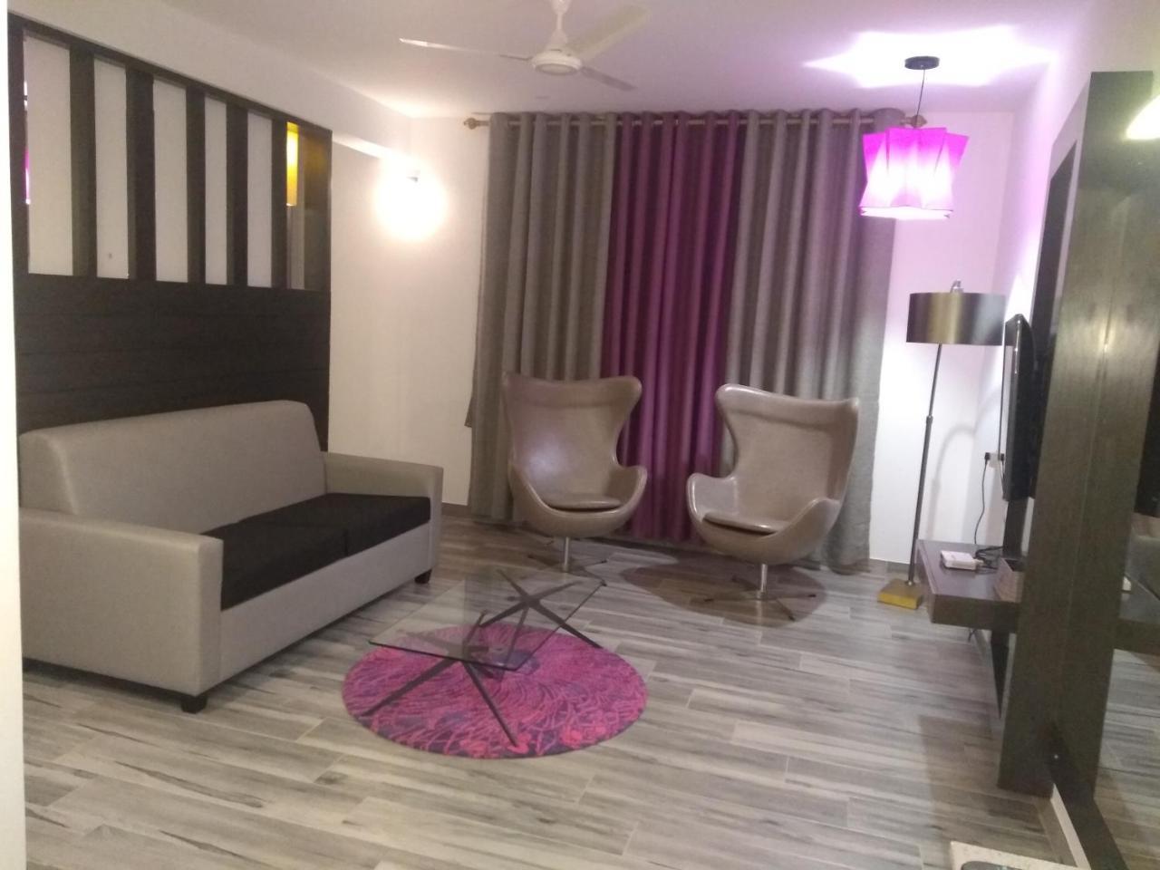 Hotel Visakka Palani Eksteriør billede
